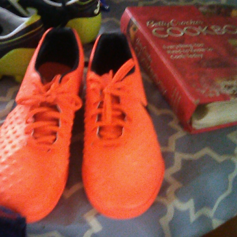Women's indoor soccer shoes